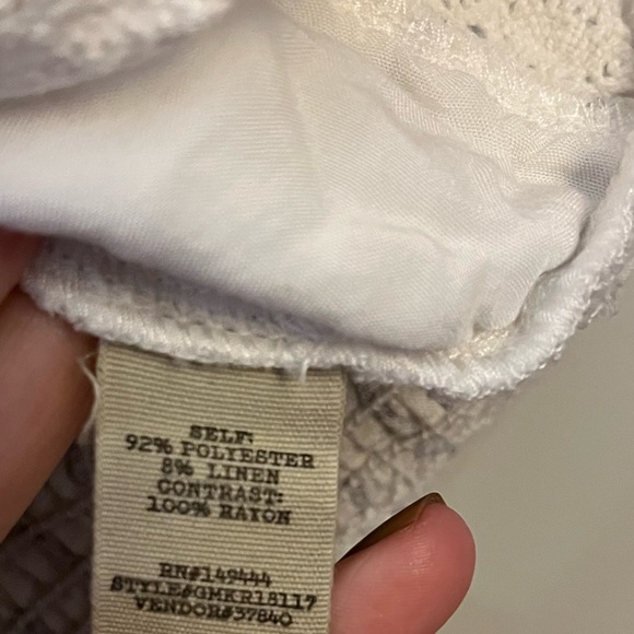 Floral embroidered gimmicks/buckle cropped tank top - Picture 7 of 7